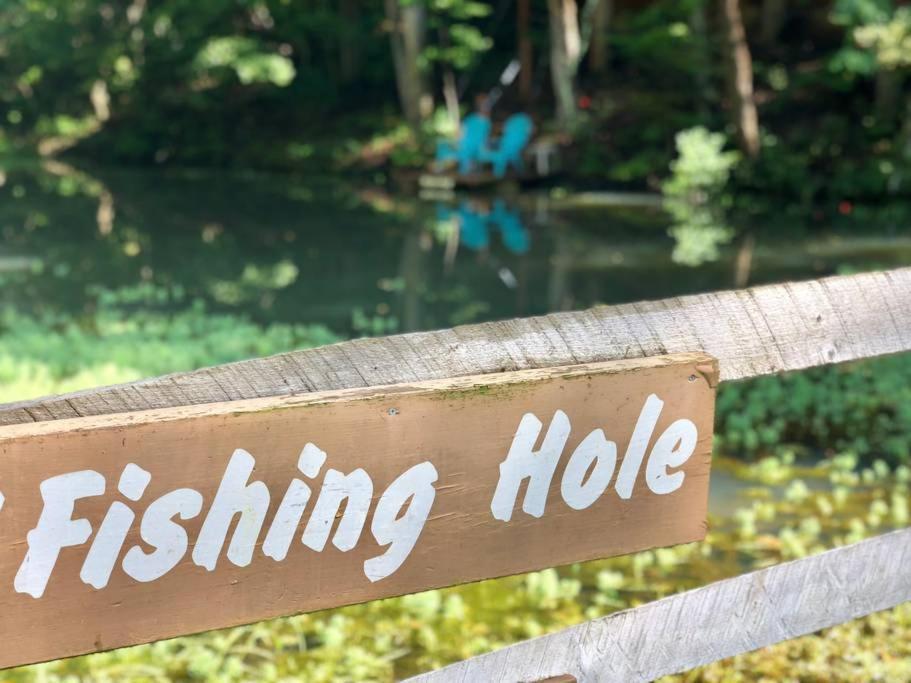 The Fishing Hole Cabin - Sage Vacations Гатлінбург Екстер'єр фото