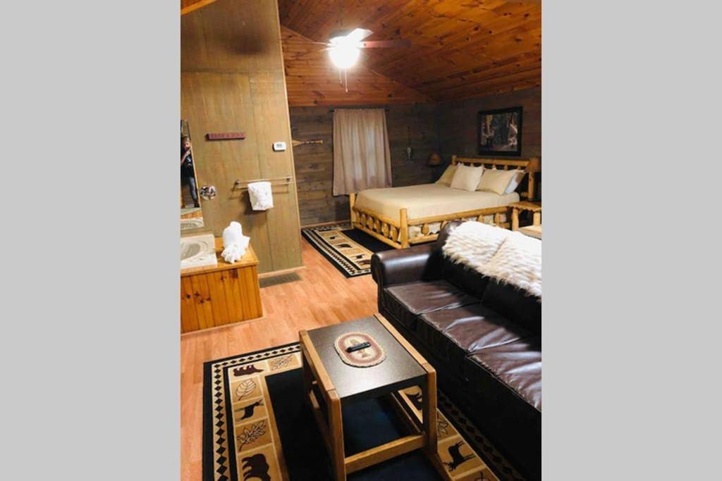 The Fishing Hole Cabin - Sage Vacations Гатлінбург Екстер'єр фото