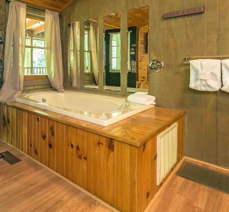 The Fishing Hole Cabin - Sage Vacations Гатлінбург Екстер'єр фото